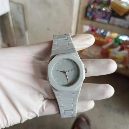 *Product Name*: Matte Grey Carbon Fiber Watch for Men
*Product Description*: Looking for a watch that stands out in Pakistan’s busy streets and formal gatherings? This imported quality timepiece blends modern architecture with your cultural roots, making